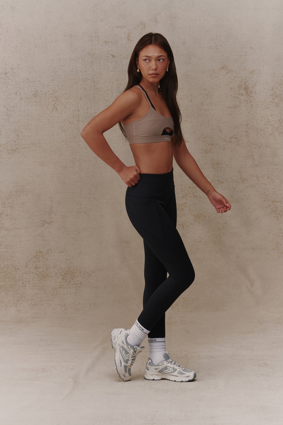 Woman wearing the Antidote Essential Leggings in Black Beauty, side view