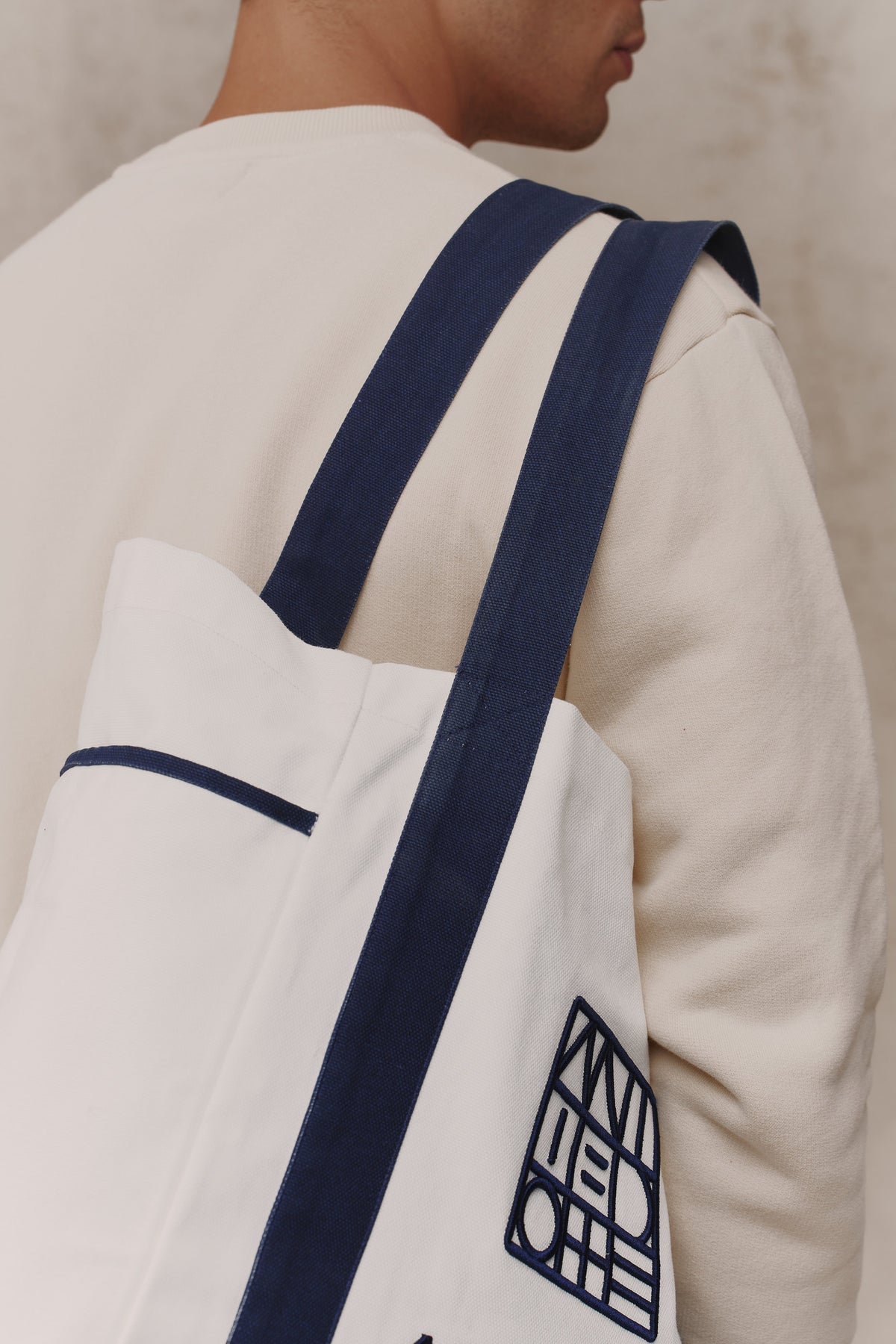 Side pocket and strap of the Two Tone Tote